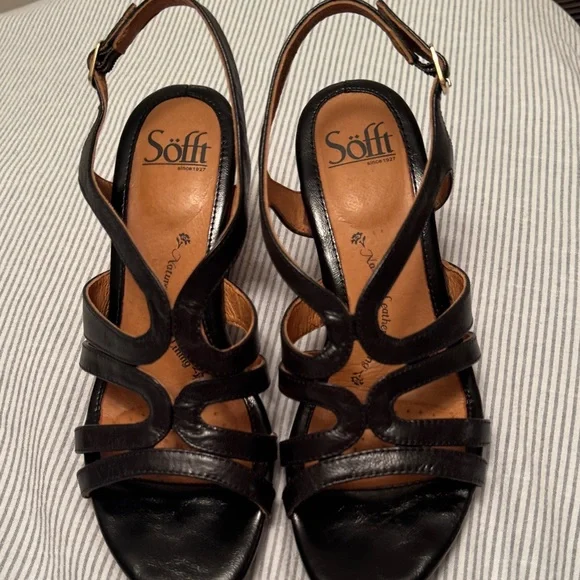 Sofft Black Leather Wedge Sandals - Picture 2 of 10